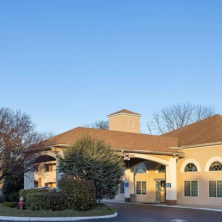 Days Inn & Suites By Wyndham Cherry Hill - Philadelphia Экстерьер фото