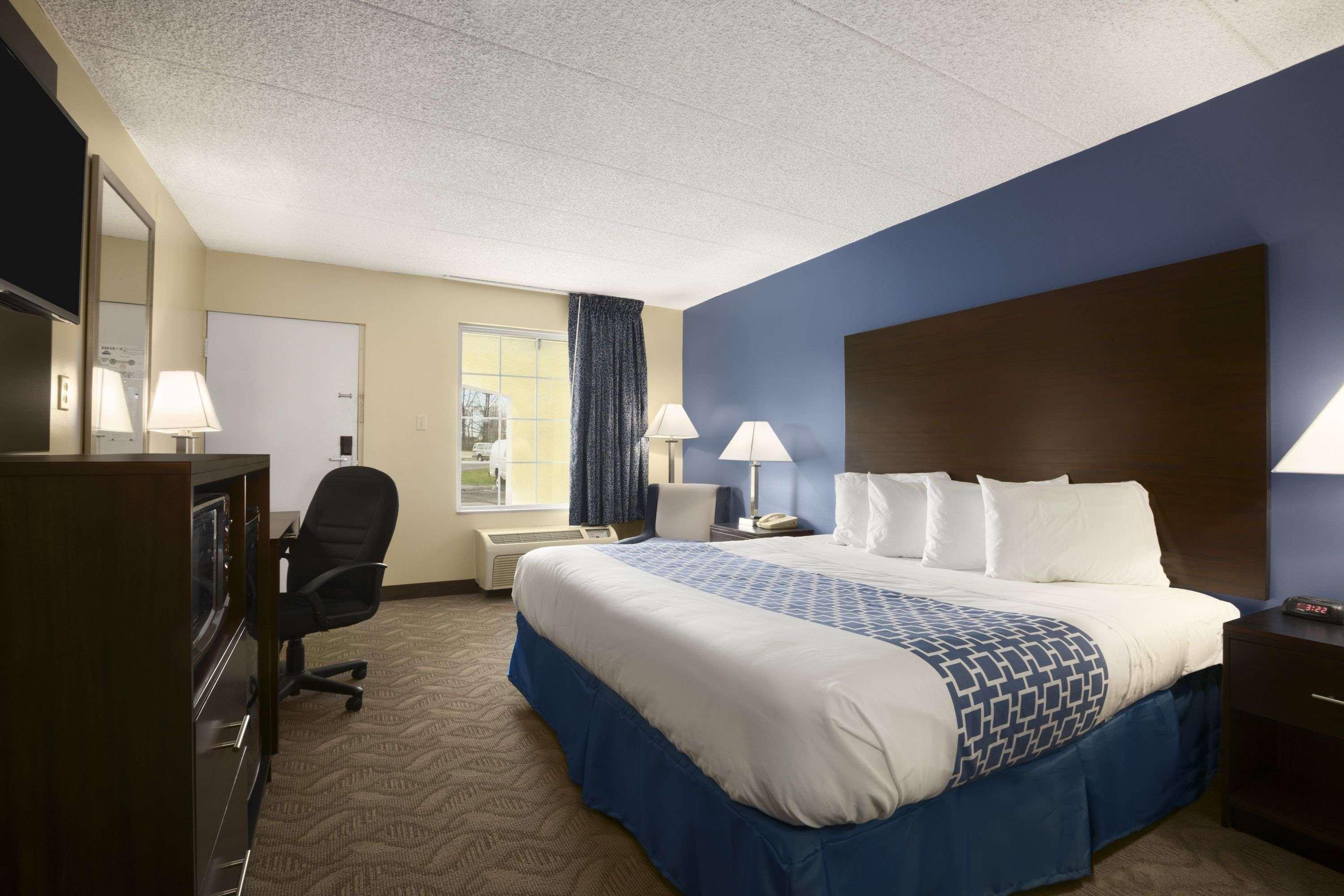 Days Inn & Suites By Wyndham Cherry Hill - Philadelphia Экстерьер фото