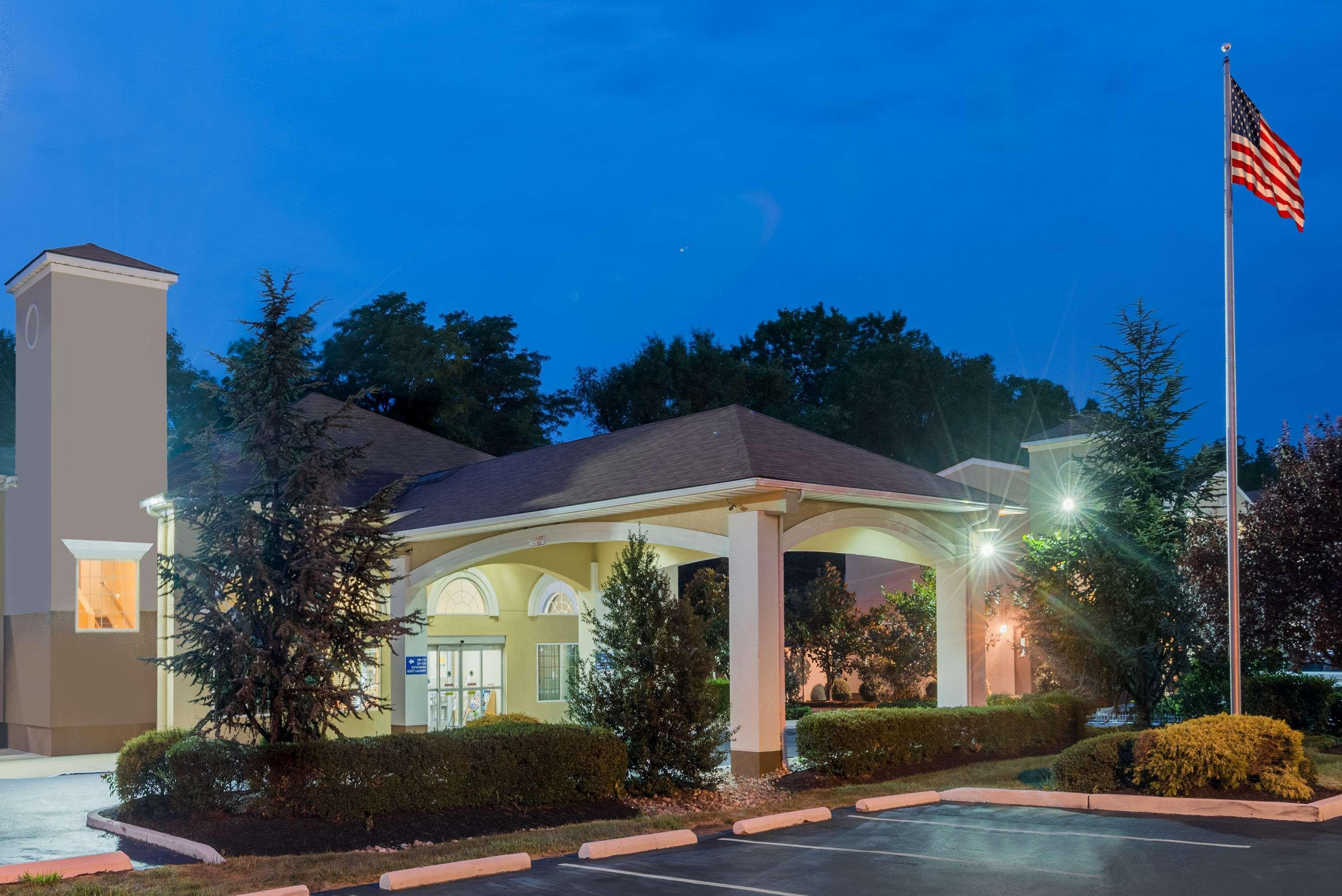 Days Inn & Suites By Wyndham Cherry Hill - Philadelphia Экстерьер фото